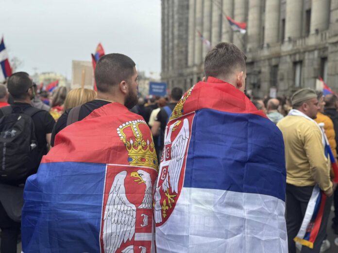 Studenti iz Srbije tokom javnog okupljanja i obraćanja Studenti iz Srbije tokom javnog okupljanja i obraćanja